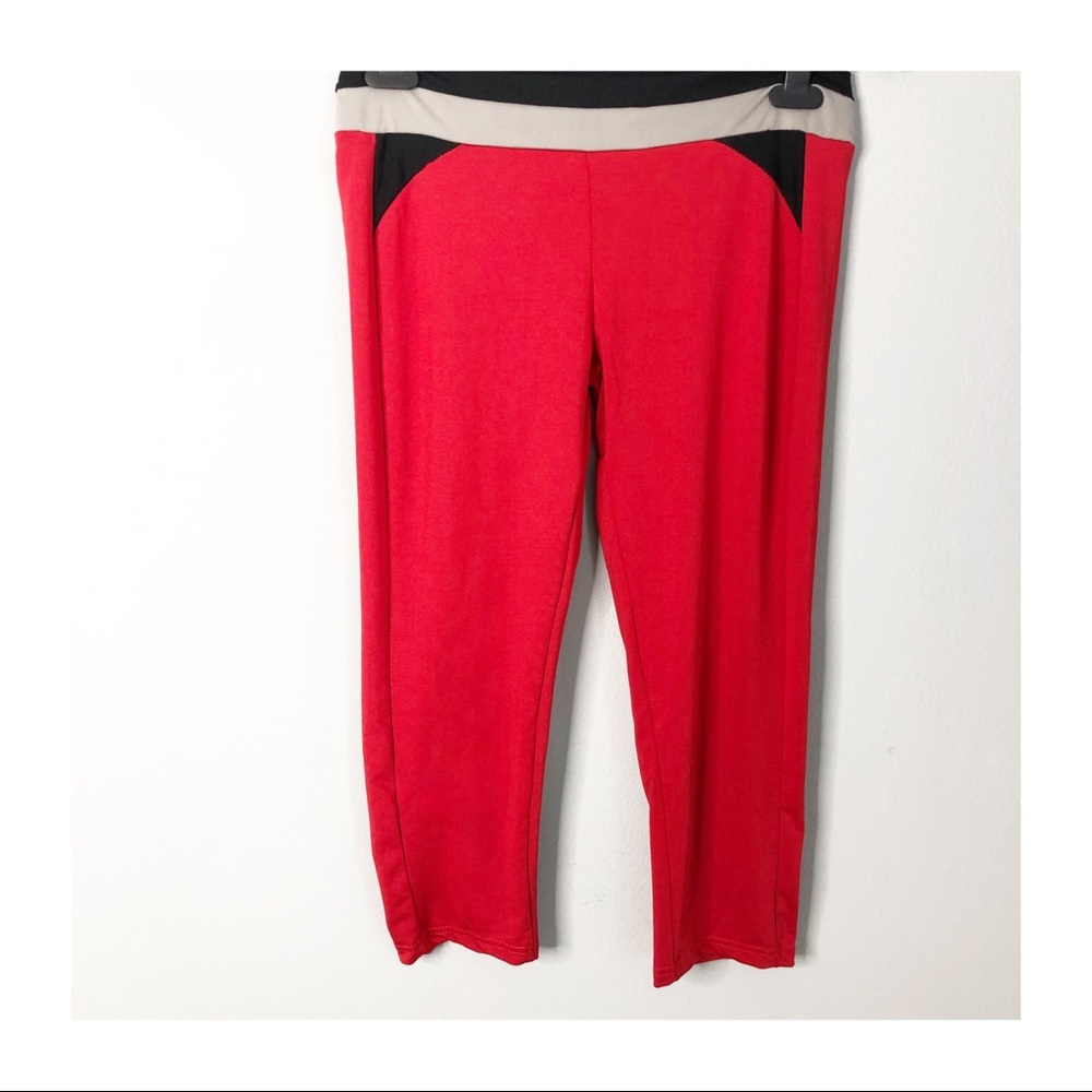 Red Athletic Crop Leggings Size XL